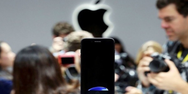 iPhone 8'in arka yüzü de cam olacak