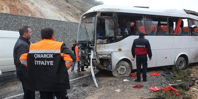 Yalova'da midibüs şarampole devrildi: 21 yaralı