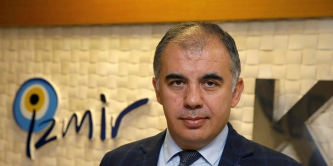 İzmir'de cuma namazı sırasında 'bando' tartışması