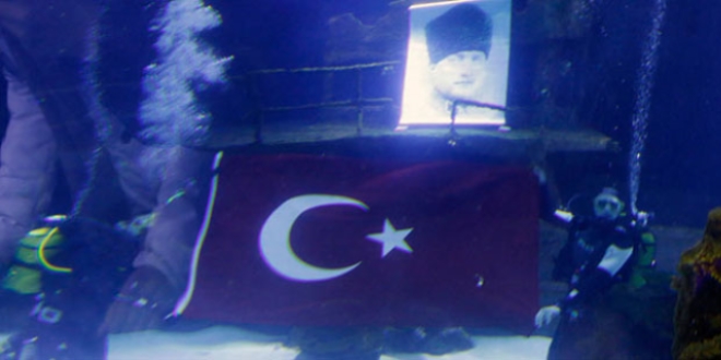 Sualtında 29 Ekim kutlaması