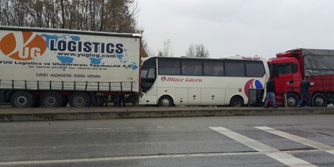 Sakarya'da zincirleme trafik kazası: 6 yaralı