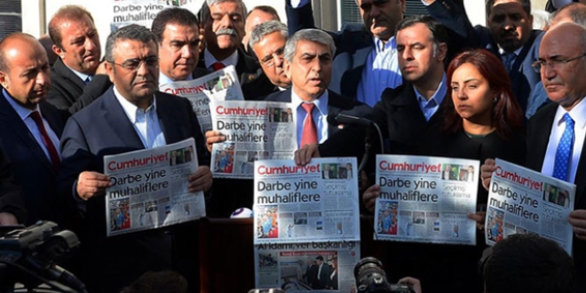 CHP heyetinden Cumhuriyet Gazetesi'ne destek