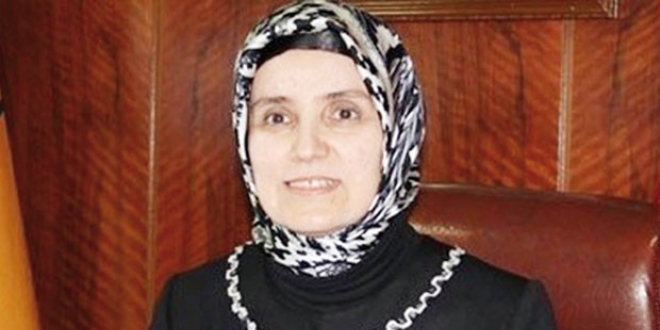 Türkiye'nin ilk başörtülü rektörü de ihraç edildi