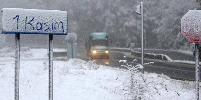 Bolu Dağı'nda kar yağışı aralıklarla devam ediyor