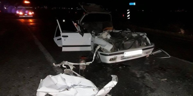 Otomobil park halindeki römorka çarptı: 1 ölü, 4 yaralı