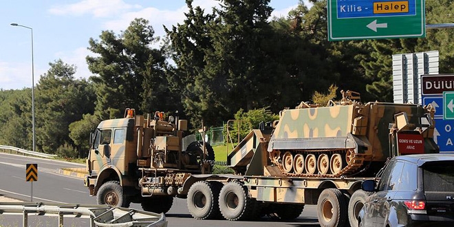 Sınıra tank ve zırhlı araç sevkiyatı sürüyor