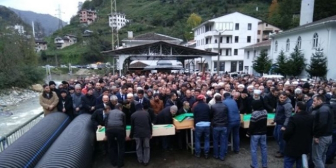 Rize'de kahvehane saldırısında ölen 3 kişi defnedildi