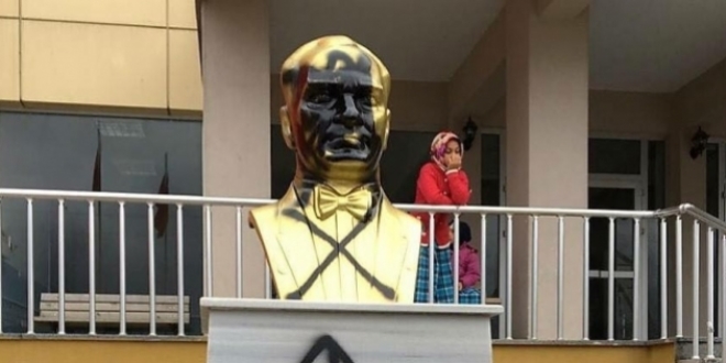 Atatürk büstlerine saldıran 1 kişi gözaltına alındı