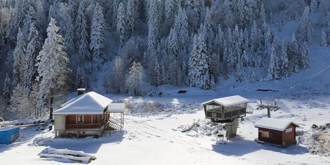 Artvin'in yüksek kesimleri beyaza büründü