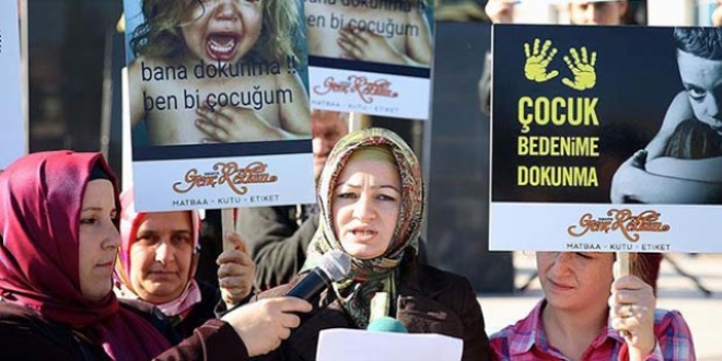 Sakarya'da ev hanımları çocuk istismarını protesto etti