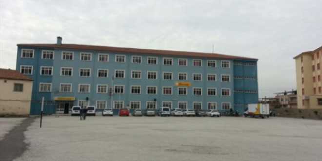 Merdiven boşluğuna düşen öğrenci öldü