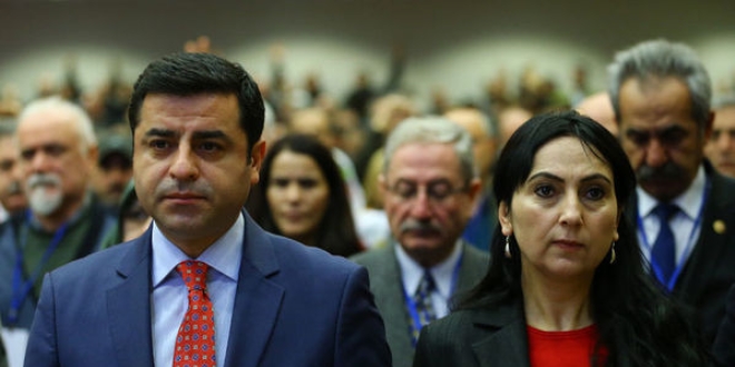 15 vekil g�zalt�na al�nd�, ihanet odaklar� harekete ge�ti