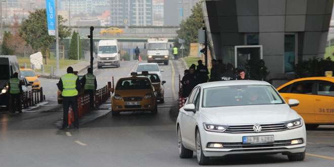 Atat�rk Havaliman�ndaki 'ara� tan�ma sistemi' kald�r�ld�