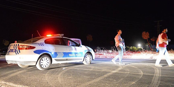 Polis aracının geçişi sırasında patlama: 3 polis yaralı