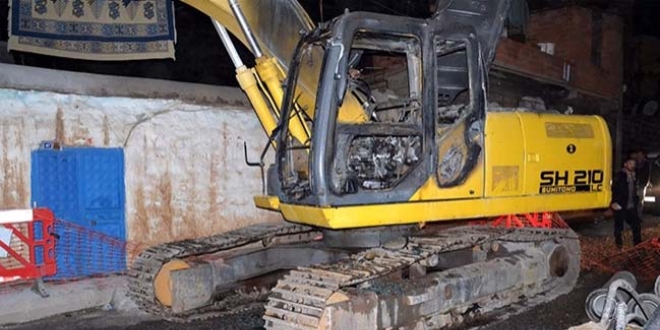 Şanlıurfa Siverek'te iş makineleri kundaklandı