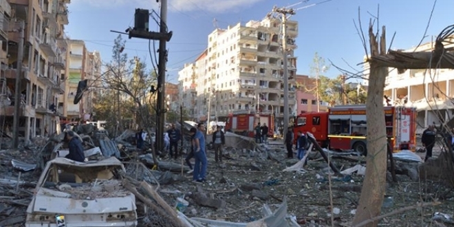 Diyarbakır'daki PKK saldırısına tepkiler sürüyor