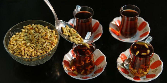 Çam kokulu 'Cilveli çay'dan vazgeçmiyorlar