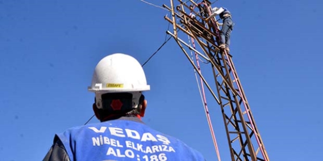 Yksekova'da elektrik ebekeleri yenileniyor
