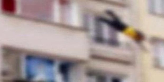 Balkondan düşen 3 yaşındaki çocuk hayatını kaybetti