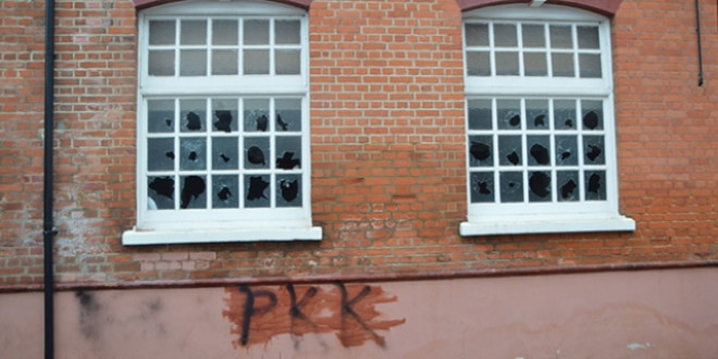PKK yandalar Londra'da camiye saldrd