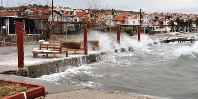 İzmir'de deniz seferleri iptal edildi