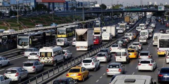 Bakan trafiğe takıldı, görüşmeye taksiyle gitti
