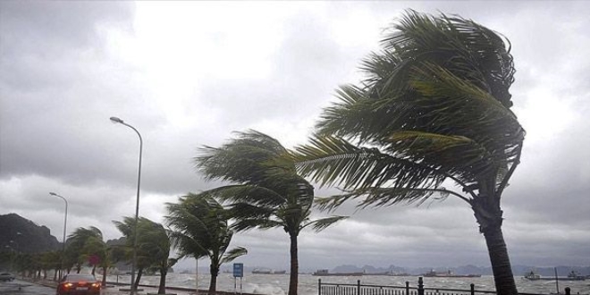 İzmir ve çevresinde fırtına etkili oluyor