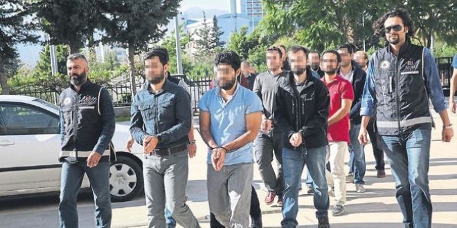 Komiser itirafçı oldu, 11 FETÖ'cüyü yakalattı