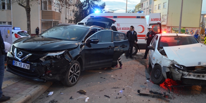 Samsun'da iki otomobil arpt: 5 yaral