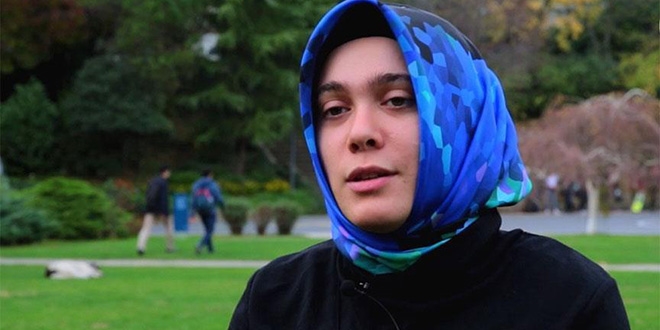Çocuğunu üniversite sıralarında büyütüyor