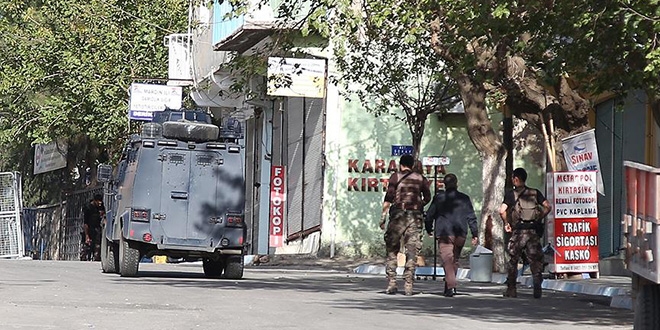 Bomba, kaymakamlık binası içinden patlatılmış