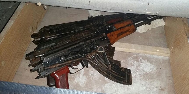 Diyarbakr'da metruk evde uzun namlulu silahlar bulundu