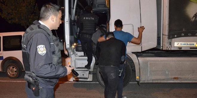 Şanlıurfa'da 300 polisin katılımıyla asayiş uygulaması