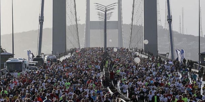 15 Temmuz şehitleri için koşuyorlar