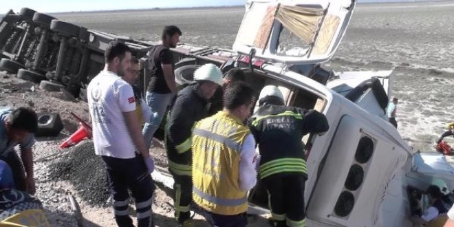 Manisa'da tır ile midibüs çarpıştı: 21 yaralı