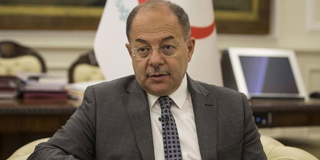 Bakan Akdağ, darp edilen doktoru telefonla aradı