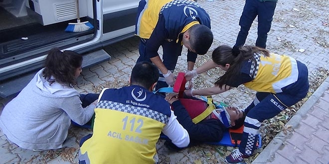 Okulun perceresinden aşağı düşen liseli yaralandı