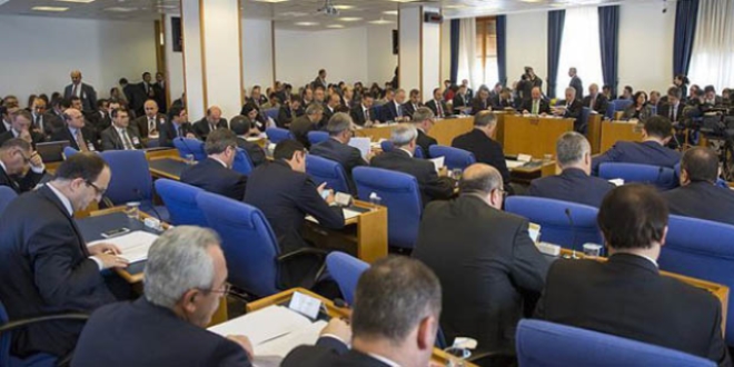 'Milletine darbe yapan e�itimli kesim olamaz'