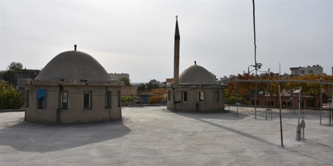 Teröristlerin zarar verdiği camileri kayyum onardı