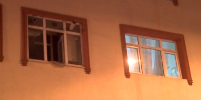 'Polisiz' deyip 5 kilo alt�n �ald�lar