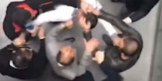 Sivil polislerden AVM güvenlik görevlisine dayak