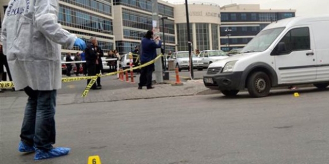 Adliye önünde mal paylaşımı kavgası: 3 yaralı