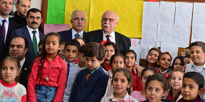 Bakan Avcı'dan Şanlıurfa'daki öğrencilere 700 kitap
