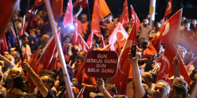 'Bahçeli'nin darbeye erken çıkışı, direnişin tabanını genişletti