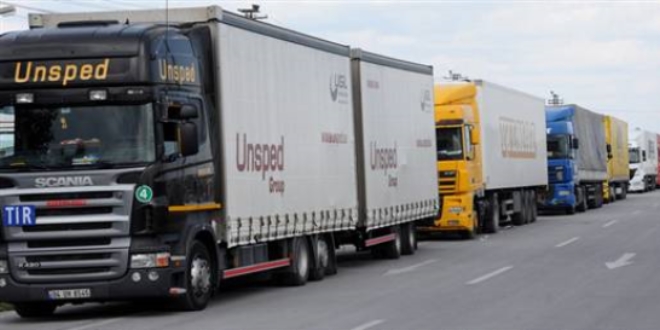 Kapıkule'de 13 kilometrelik tır kuyruğu
