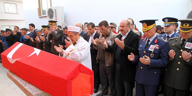 Trafik kazasında ölen asker için resmi tören düzenlendi
