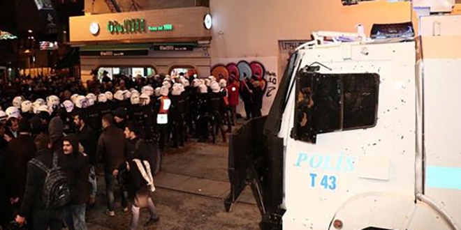 KHK'ları protesto etmek isteyen gruba polis müdahalesi