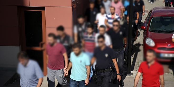 Manisa'da adliyeye sevk edilen 43 pheliden 17'si tutukland