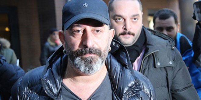 Cem Yılmaz, Valiye hakaret davasından beraat etti