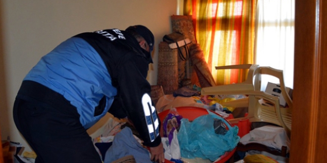 Kocaeli'de bir evden 3 ton ��p ��kar�ld�